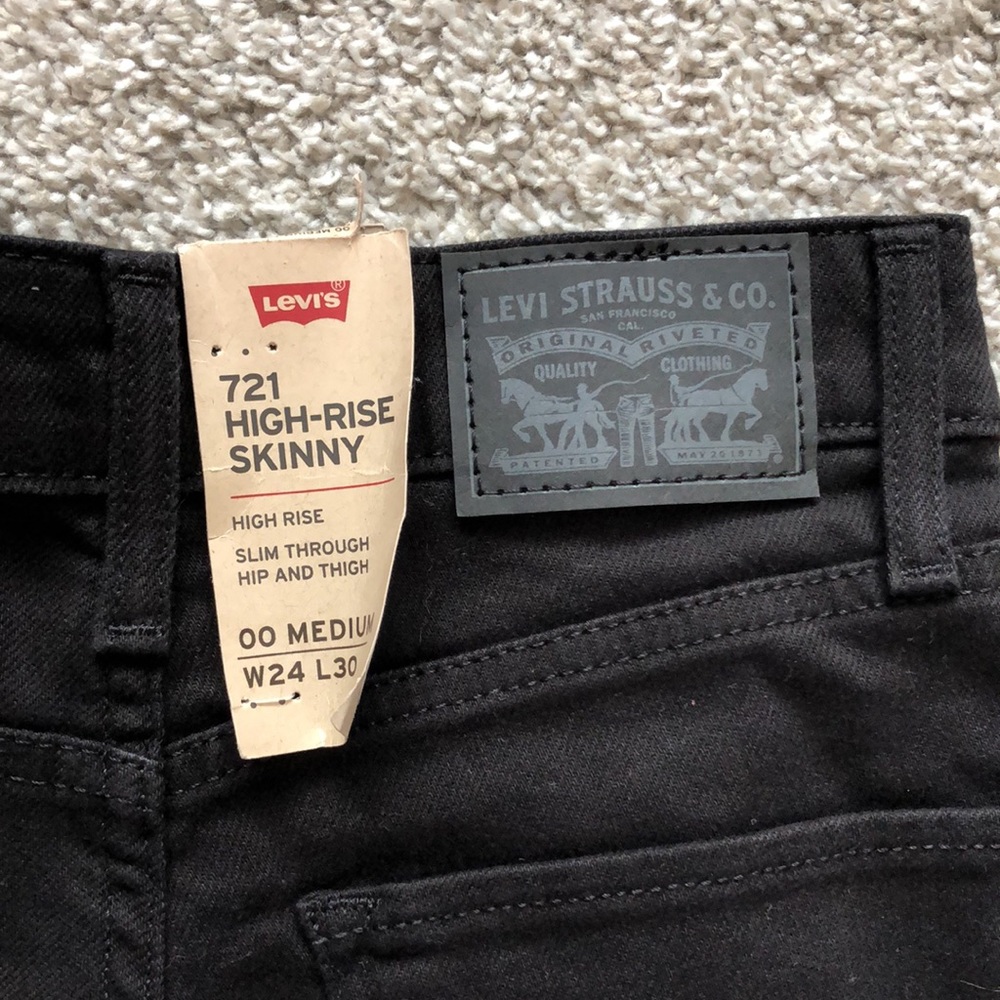 NEW Levi’s 721 High Rise Black Distressed Skinny Jeans - Picture 7 of 12